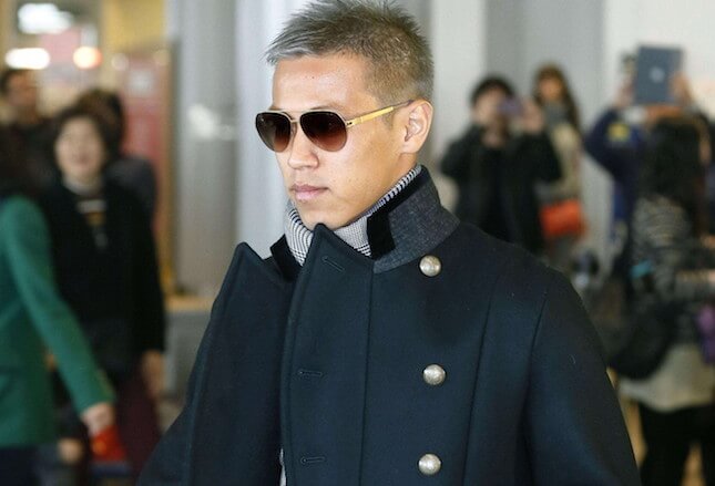 Salah satu gaya airport fashion dari Keisuke Honda